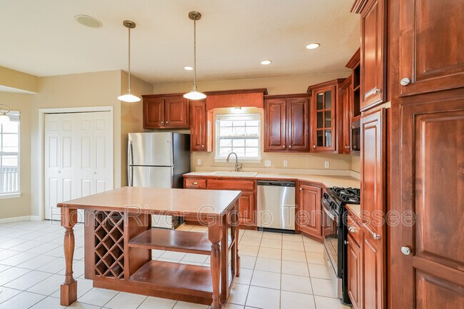 Building Photo - 128 Iroquois Dr