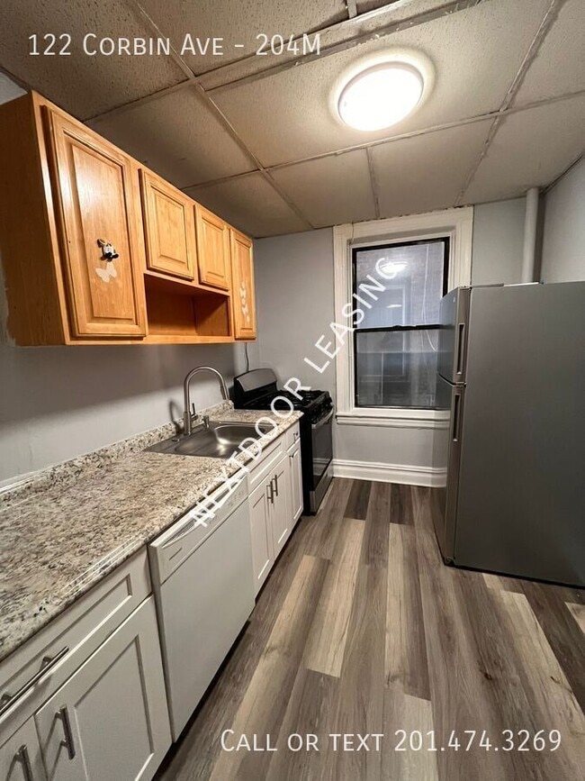 Building Photo - 122 Corbin Ave