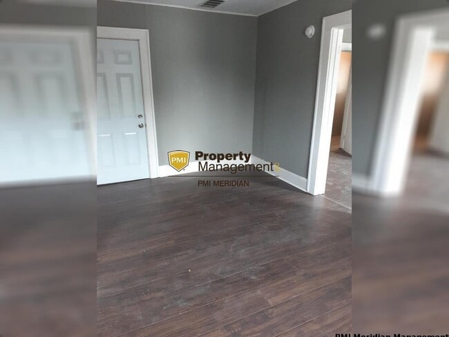Building Photo - SUMMER RENTAL SPECIAL - FIRST MONTH 50%!!