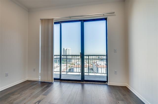 Foto del edificio - 330 Las Colinas Blvd E