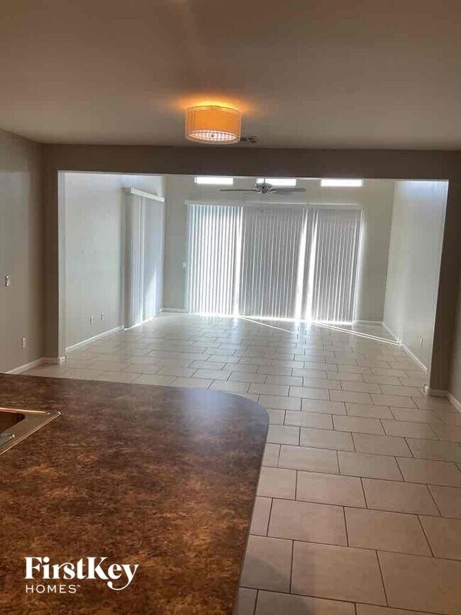 Foto del edificio - 9025 W Alice Ave