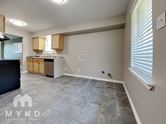Building Photo - 1307 Cardinal Dr