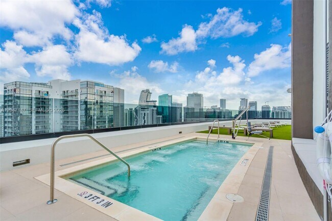 Foto del edificio - 225 N Miami Ave