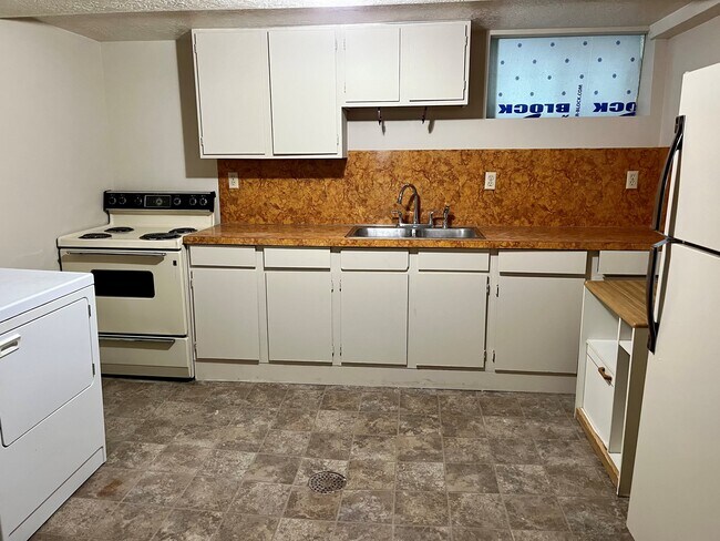 Kitchen / Laundry - 1296 36th St