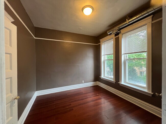 Foto del edificio - 2356 S Drake Ave