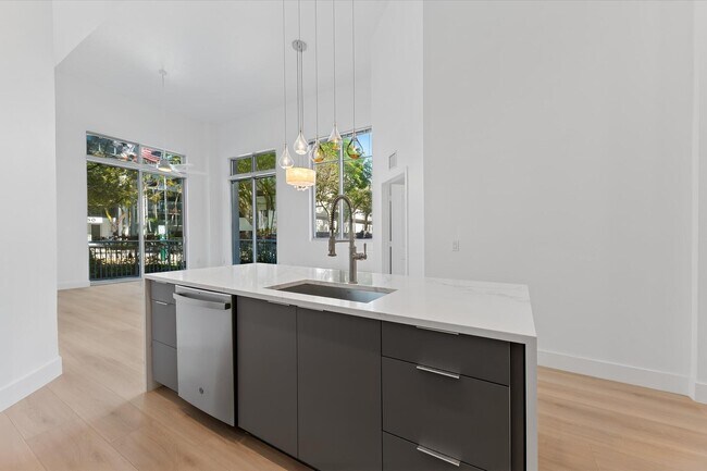 Foto del edificio - 300 S Australian Ave