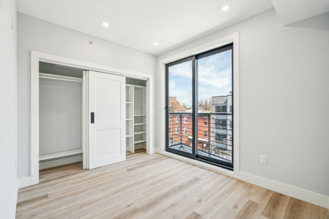 Foto del edificio - 3748 Lancaster Ave