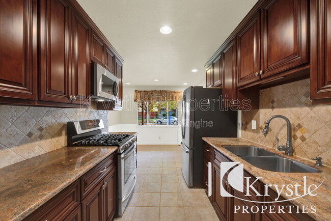 Foto del edificio - 791 Rosewood Ave