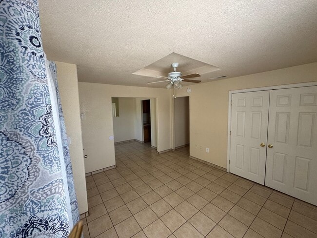 Building Photo - One bedroom unit!