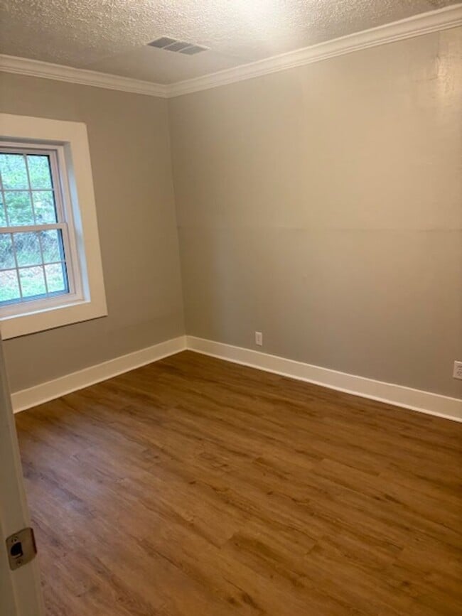 Building Photo - Renovated 3 Bedroom 1 Bath Home for Rent!