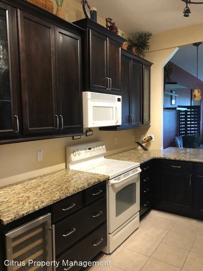 Building Photo - 9447 Myrtle Creek Ln