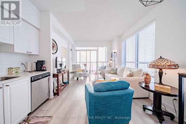 Building Photo - 1255 Bayly St