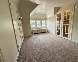 Building Photo - 1804 E 4th St