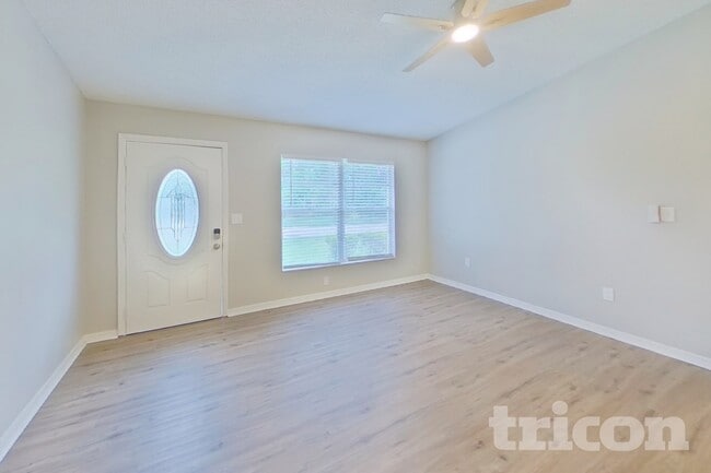 Building Photo - 5360 Alhambra Way S