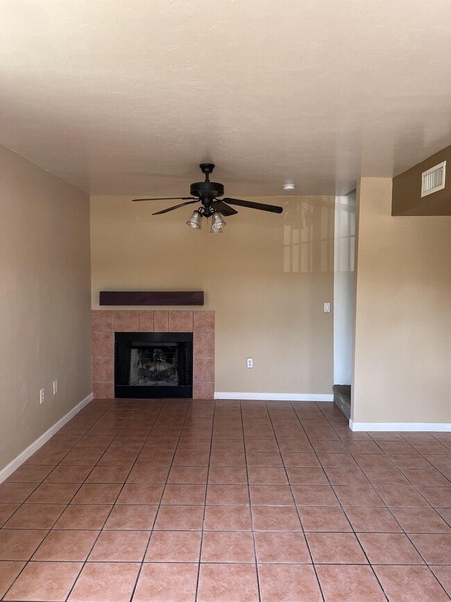 Building Photo - 140 E Pastime Rd