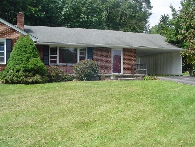 Building Photo - 704 McBryde Dr