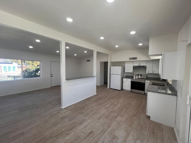 Building Photo - 6334 E Calle Luna