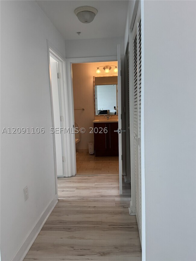 Foto del edificio - 79 SW 12th St