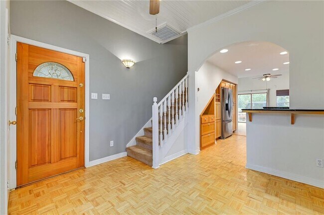 Building Photo - 806 Presa Arriba Rd