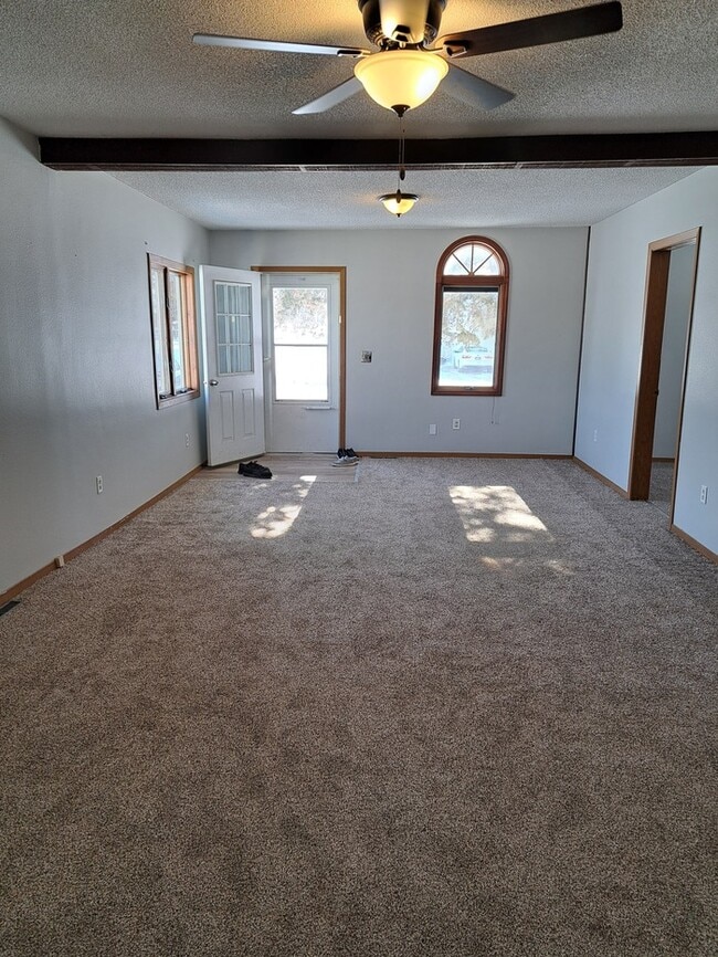 Building Photo - Single family home w/detached garage avail...