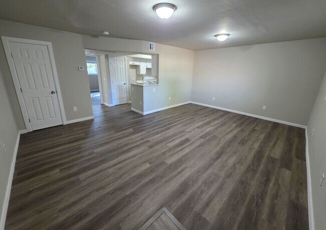 Foto del edificio - 3734 N Nicklas Ave