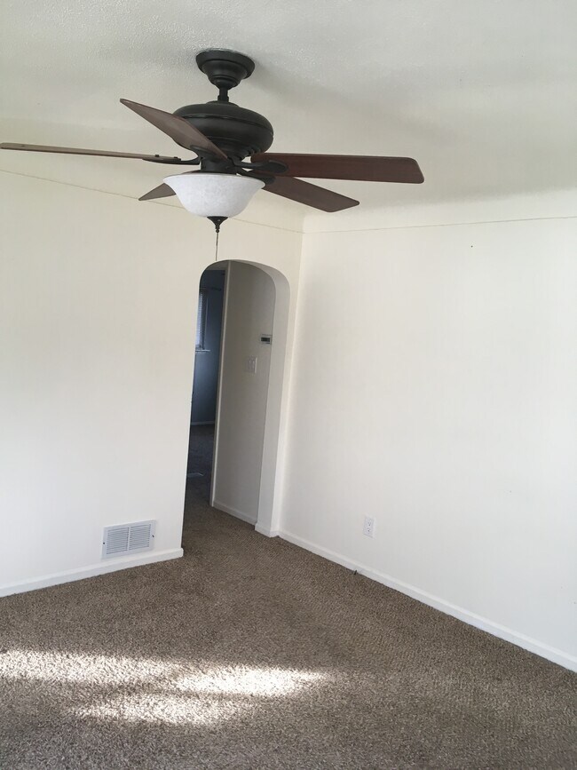Foto del edificio - 21652 Hamilton Ave