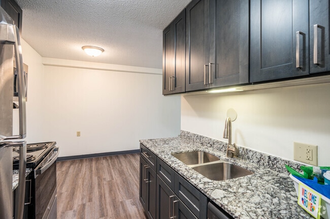 1BR, 1BA - 778SF - Kitchen - The Edge Apartments