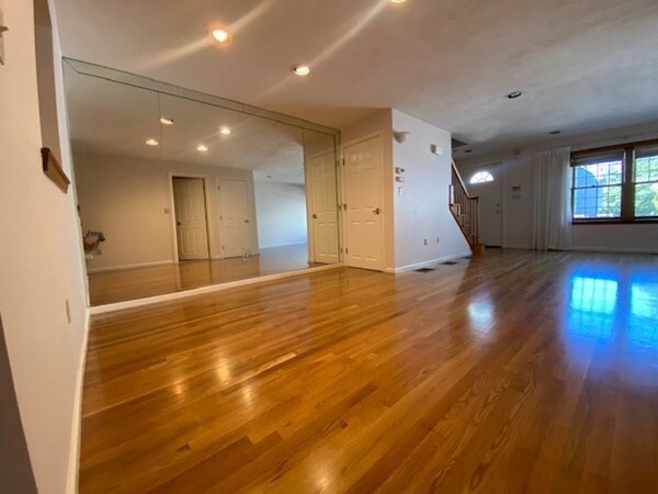 Foto del edificio - 43 Merrymount Rd