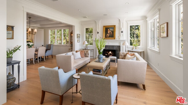 Foto del edificio - 146 N Carmelina Ave