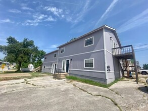 Building Photo - 428 SE G St