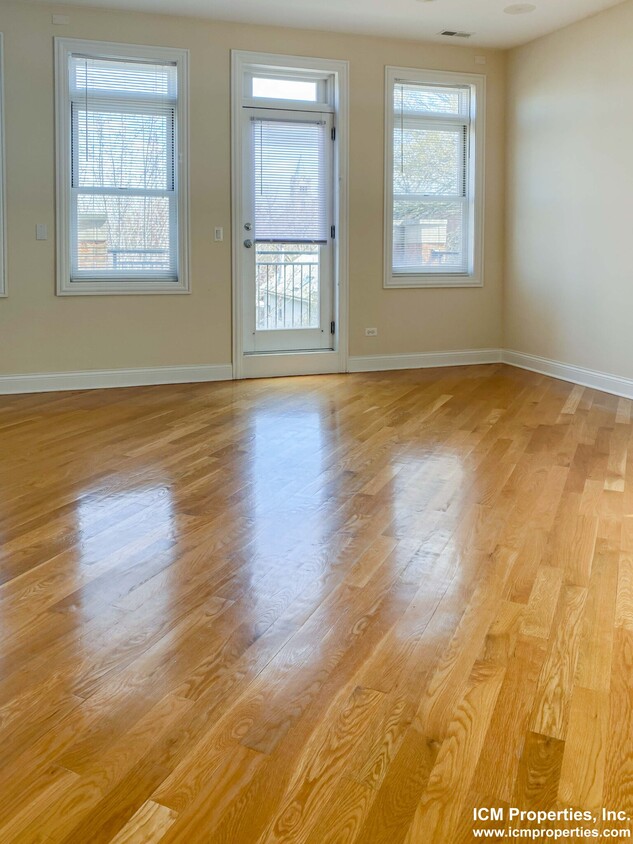 Primary Photo - 2334 N Greenview Ave