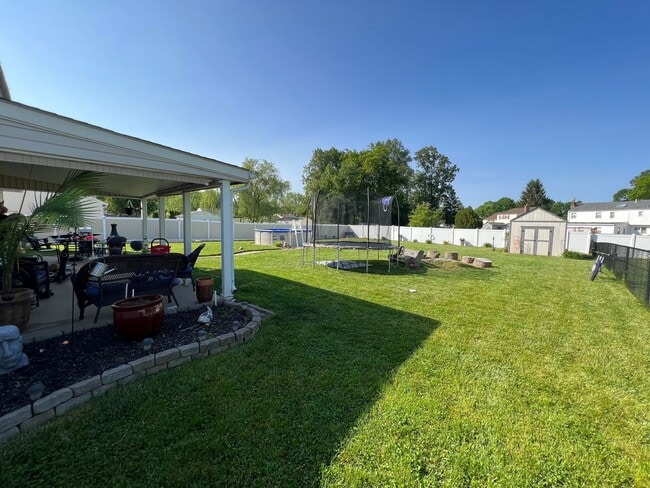 Building Photo - Large Warminster Single home 4 bedrooms 3 ...