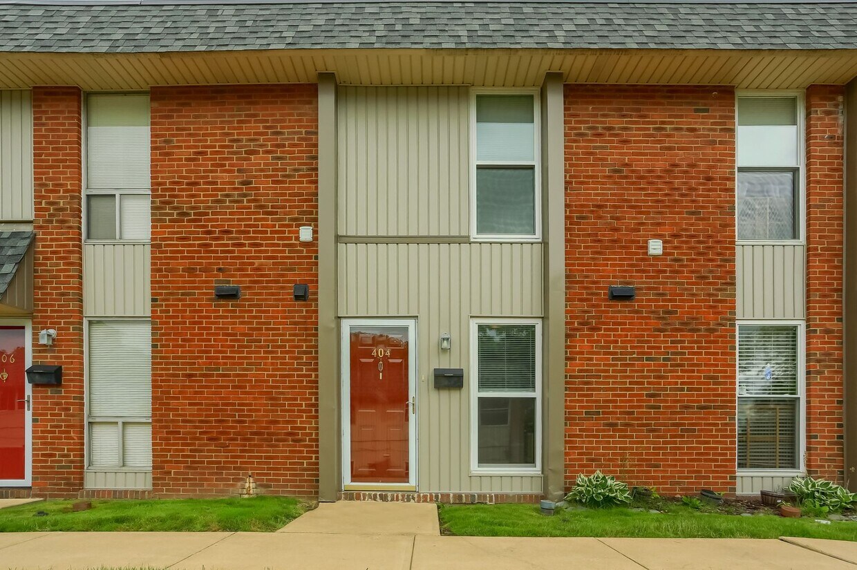 Foto principal - UPDATED 2 BEDROOM CONDO - Heart of Moon To...