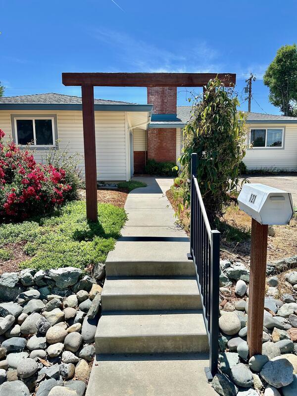 Building Photo - 121 Lidster Ave