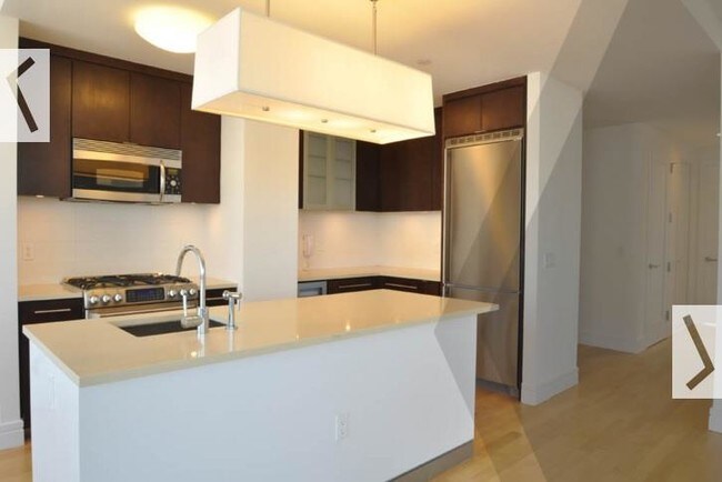 Building Photo - 200 W 72nd St