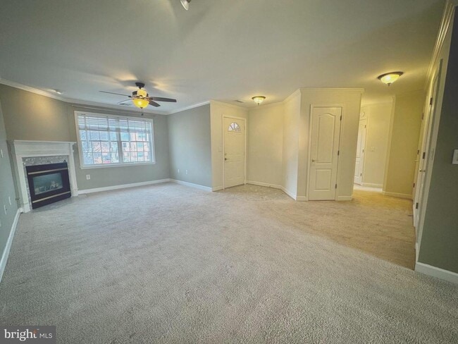 Building Photo - 6924 Fairfax Dr