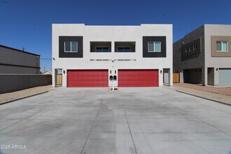 Building Photo - 2516 E Broadway Rd