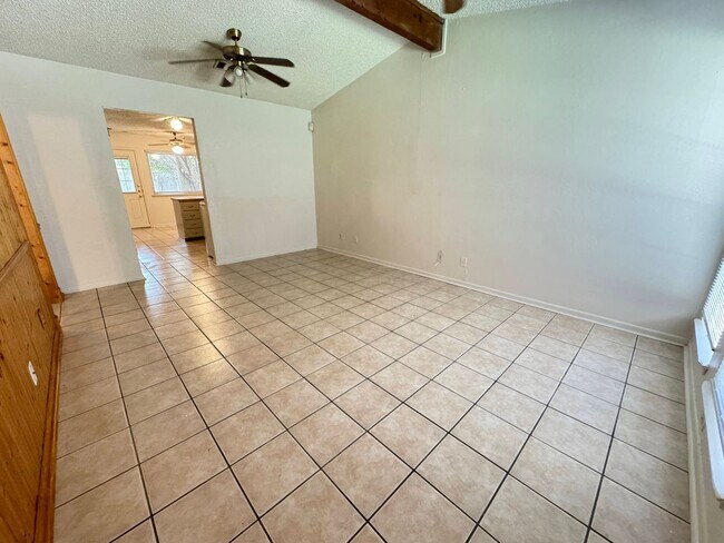 Foto del edificio - 2404 Shoemaker Dr