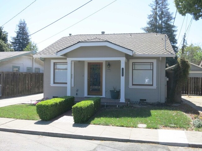 Building Photo - 1045 Leona Ct