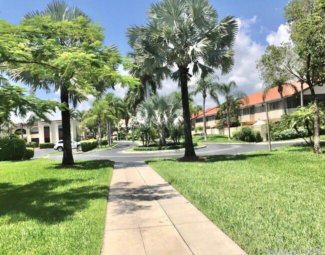 Foto del edificio - 3544 Magellan Cir