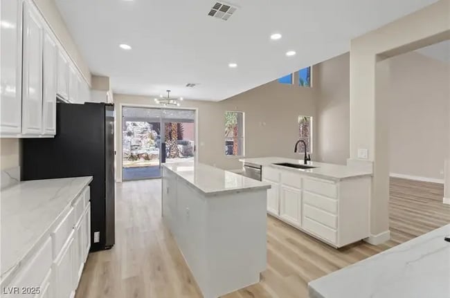 Building Photo - 9272 W Viking Rd