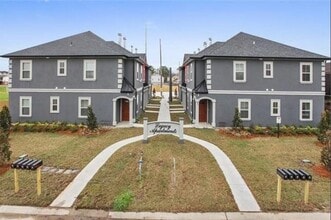 Building Photo - 83 Carriage Ln