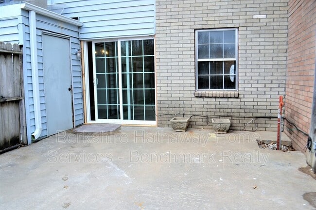 Building Photo - 3901 N Kickapoo Ave