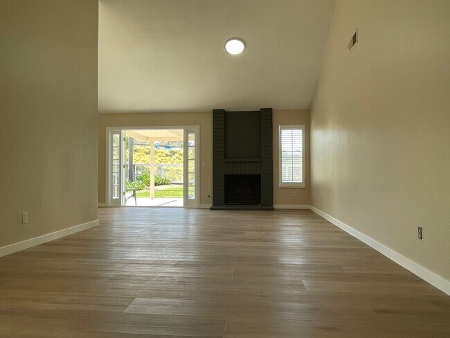 Building Photo - Beautiful Single Story Home in Ponderosa C...