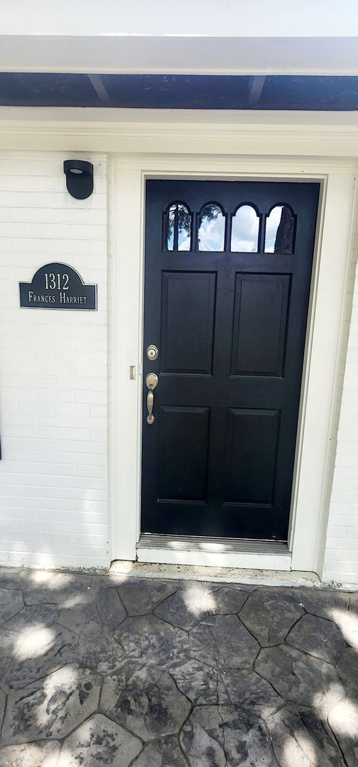 Foto del edificio - 1312 Frances Harriet Dr