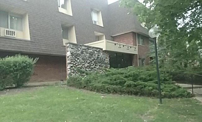Building Photo - 5 Villa Verde Dr