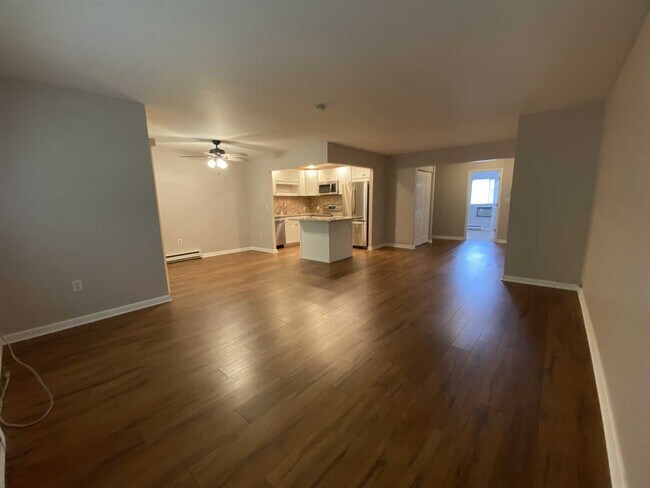 Building Photo - 11 Scarborough Ln