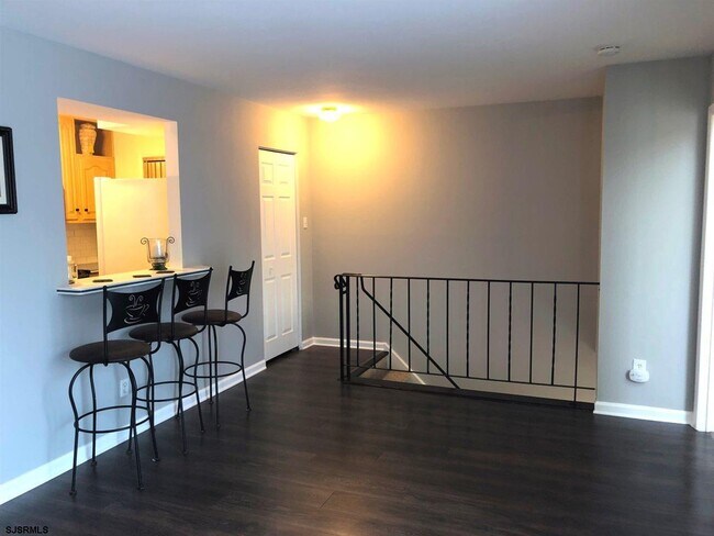 Building Photo - 707 Camelback Ct