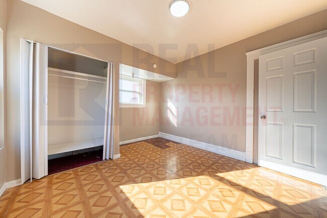 Foto del edificio - 4242 Mapledale Ave