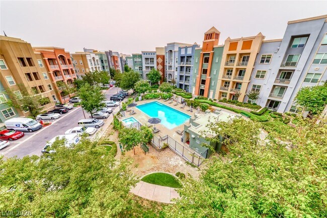 Foto del edificio - 68 E Serene Ave